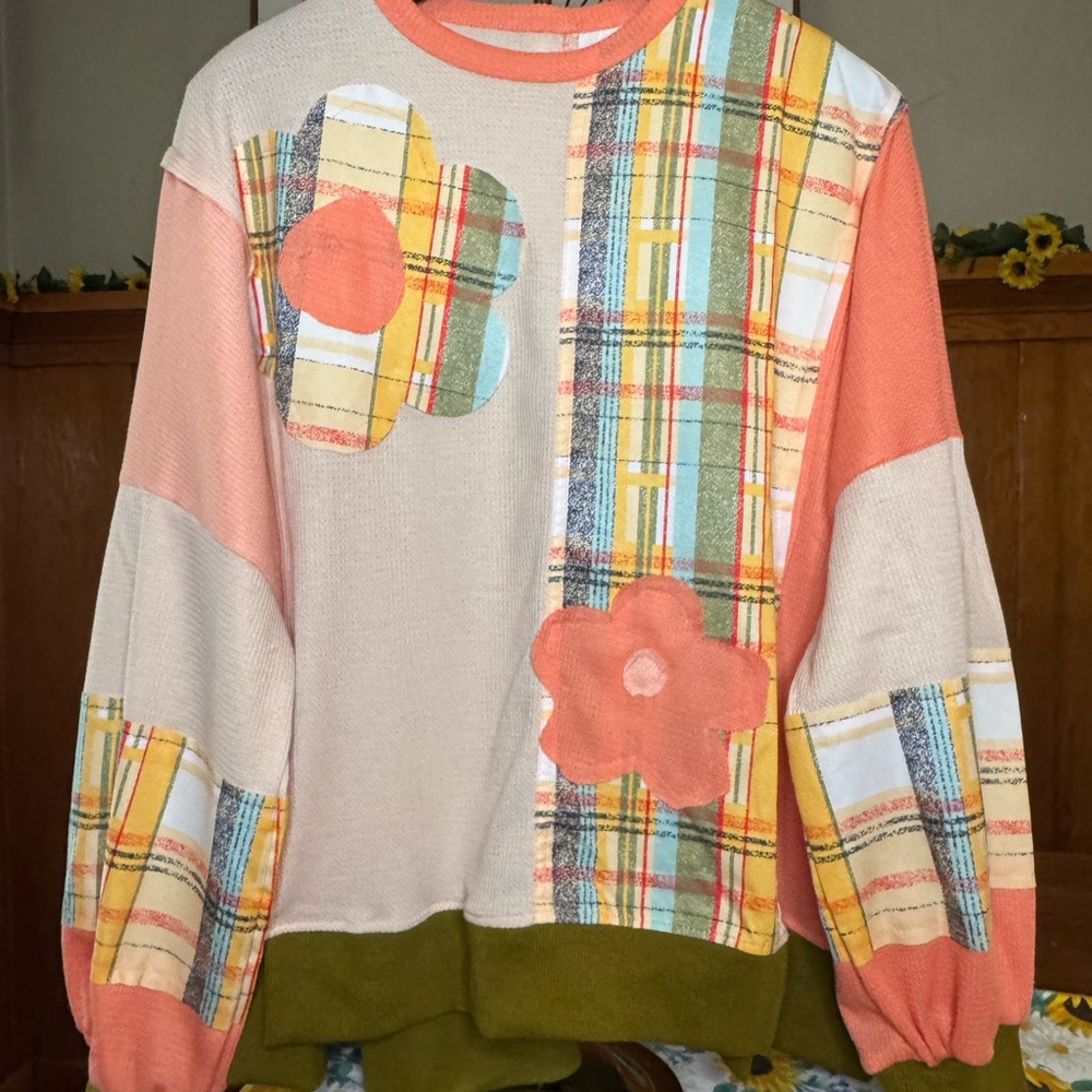 Easel Daisy Patch Oversized Top